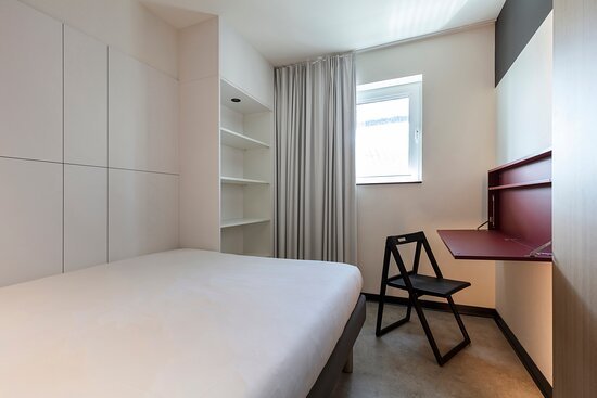 宜必思快捷布兰肯贝赫酒店-客卧