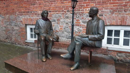 Sculpture Oscar Wilde and Eduard Vilde-塔尔图必去景点