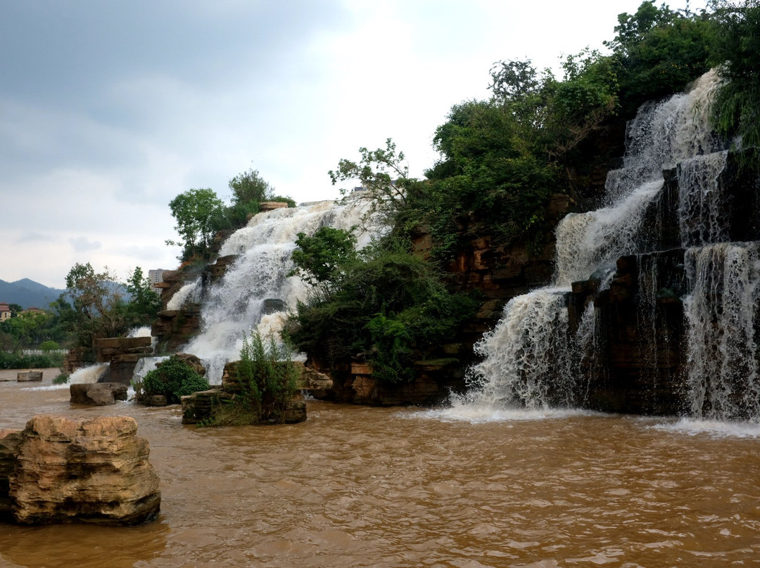 昆明瀑布公园-昆明市必去景点