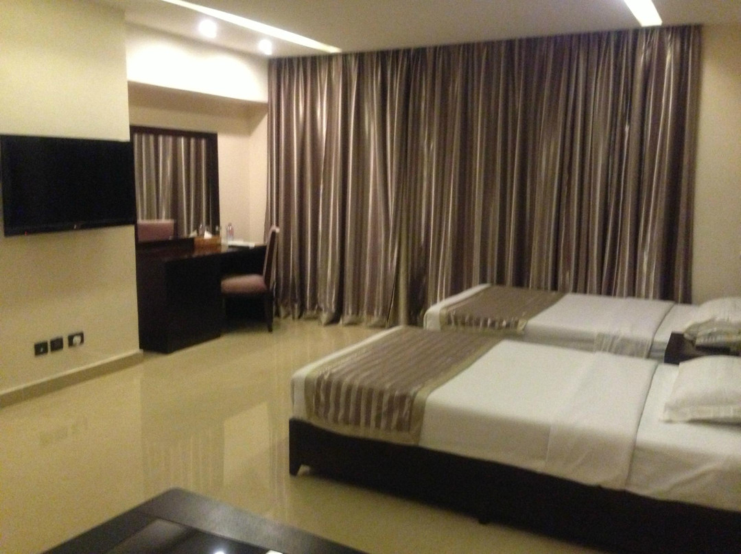 Ofinso酒店住宿-Noble House Hotel
