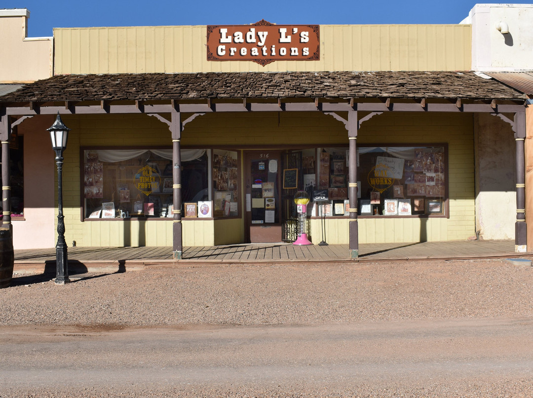 Lady L's Creations-墓碑镇必去景点