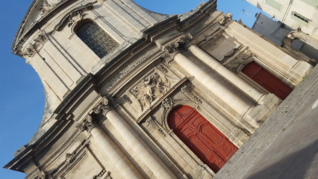 Église Notre Dame des Pommiers-Beaucaire必去景点