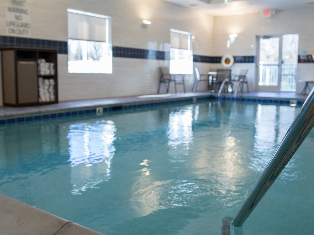 Holiday Inn Express & Suites Edwardsville By IHG主图