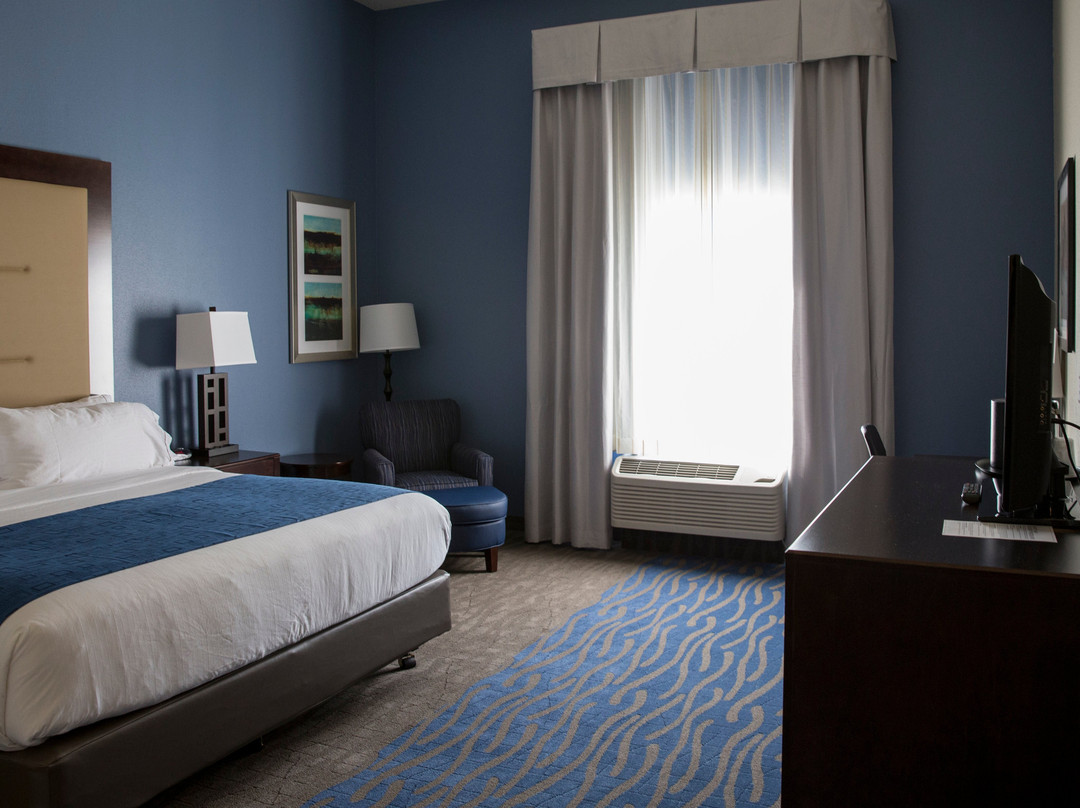 Holiday Inn Express & Suites Edwardsville By IHG主图
