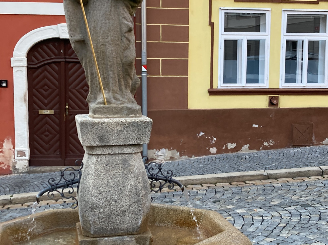 Nikolaus-Brunnen (Kašna sv. Mikuláše)景点图片