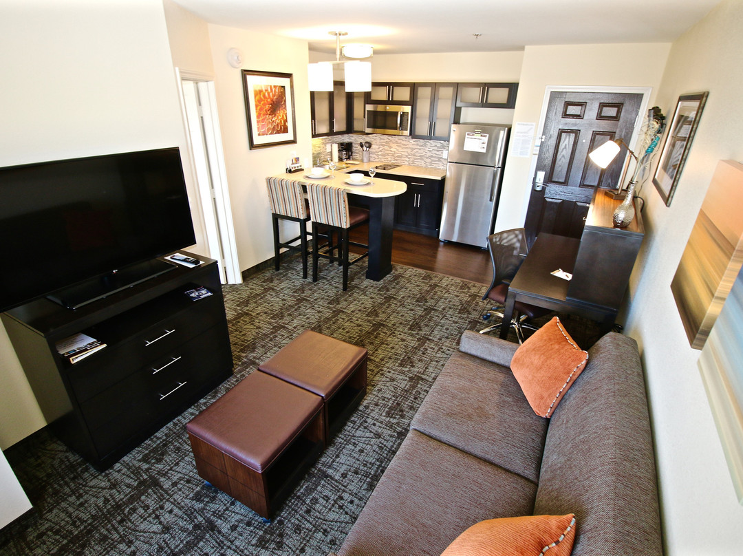 Staybridge Suites Bismarck By IHG主图