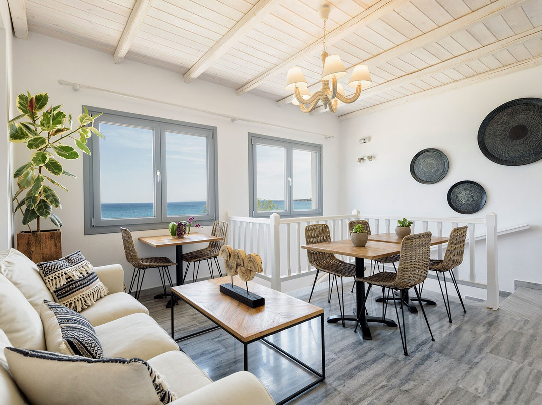 Blue Waves Suites & Apartments To Kyma主图