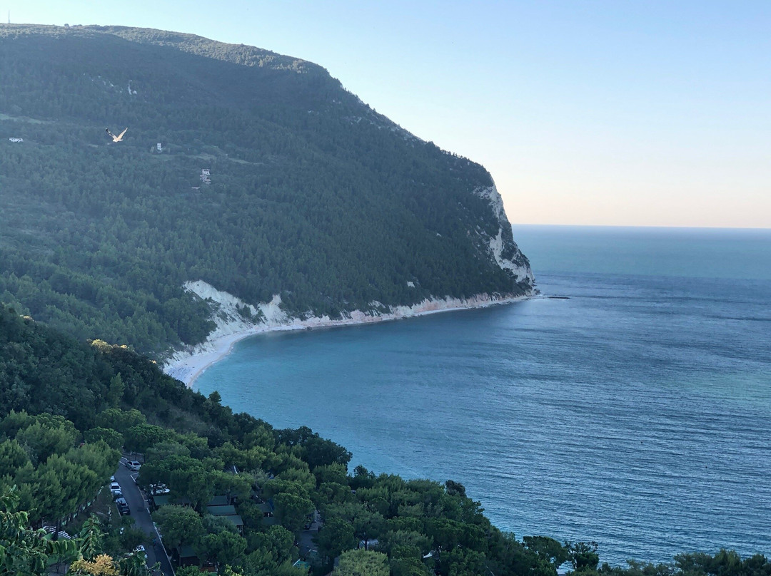 Terrazze del Conero-Sirolo必去景点