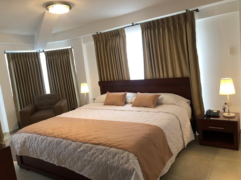 Colon Plaza Hotel主图