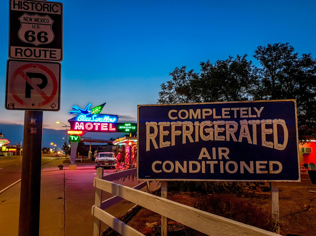 Blue Swallow Motel主图