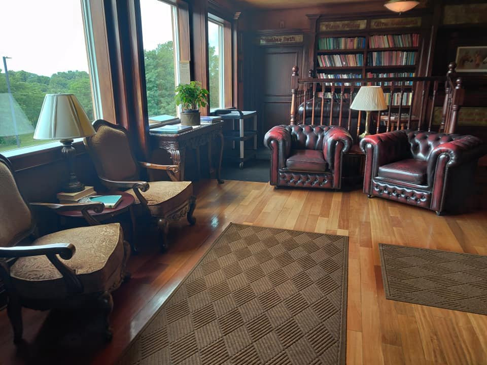 Irish Cottage Inn & Suites主图