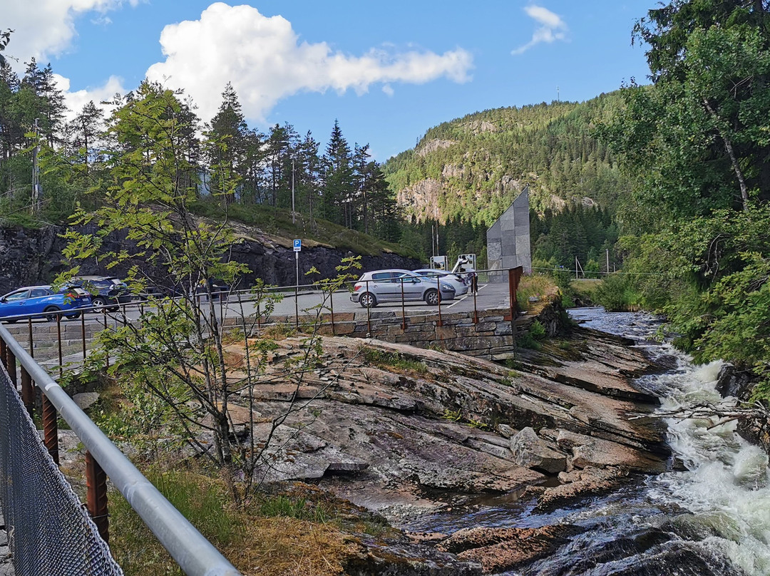 Skjervsfossen Waterfall景点图片