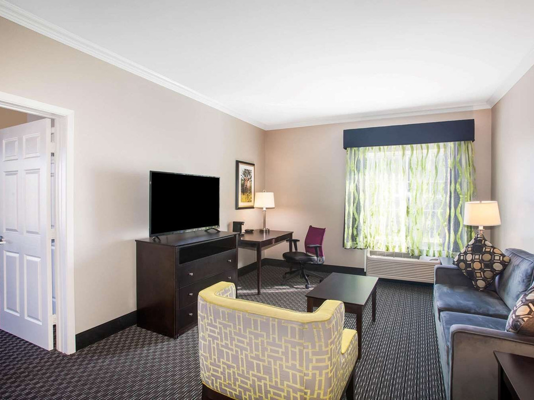 La Quinta Inn Suites By Wyndham Columbus TX主图