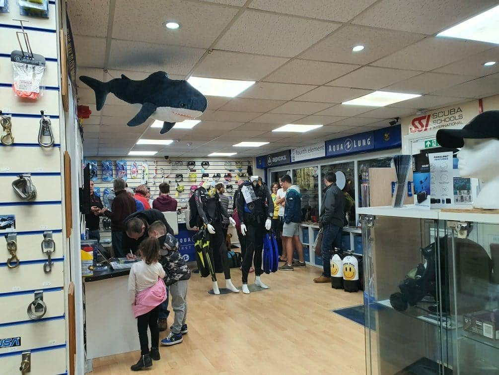 Canary Divers-布莱克本必去景点