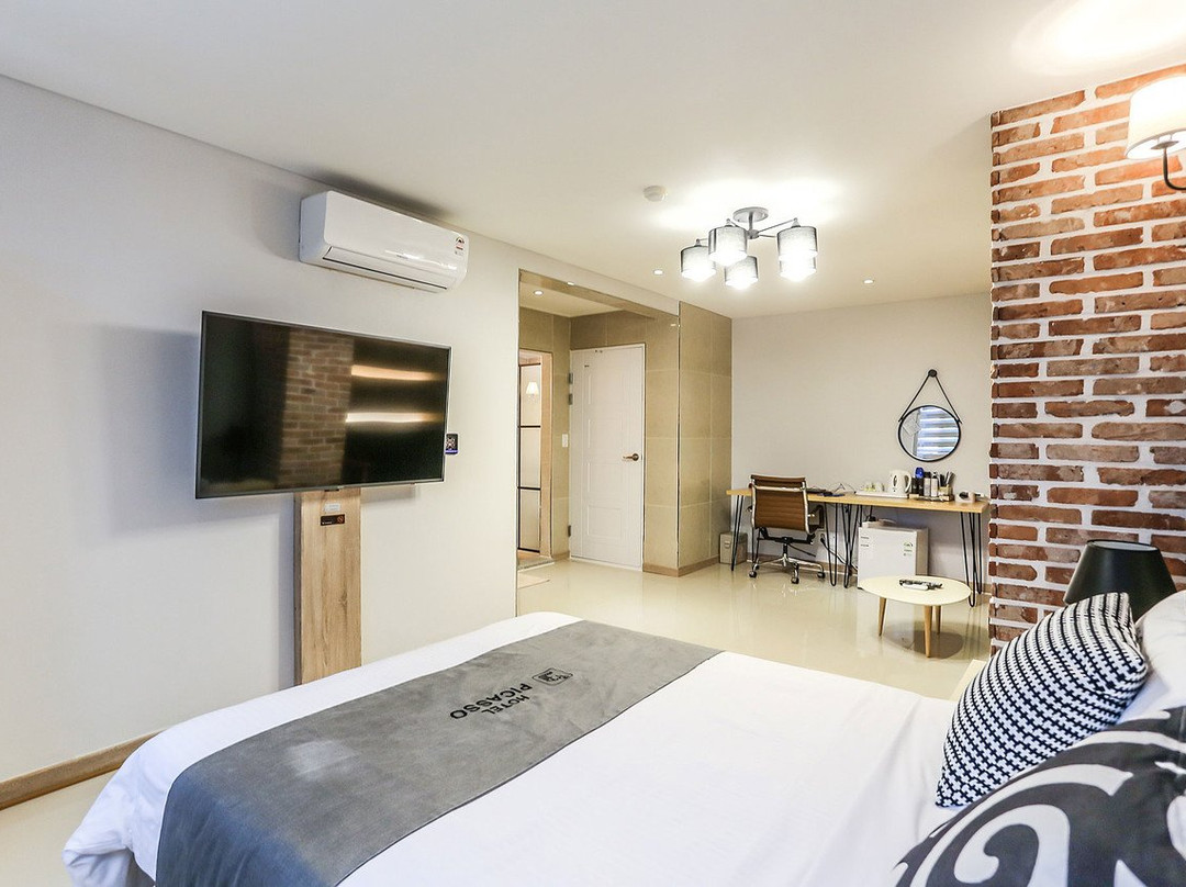 Picasso Hotel主图