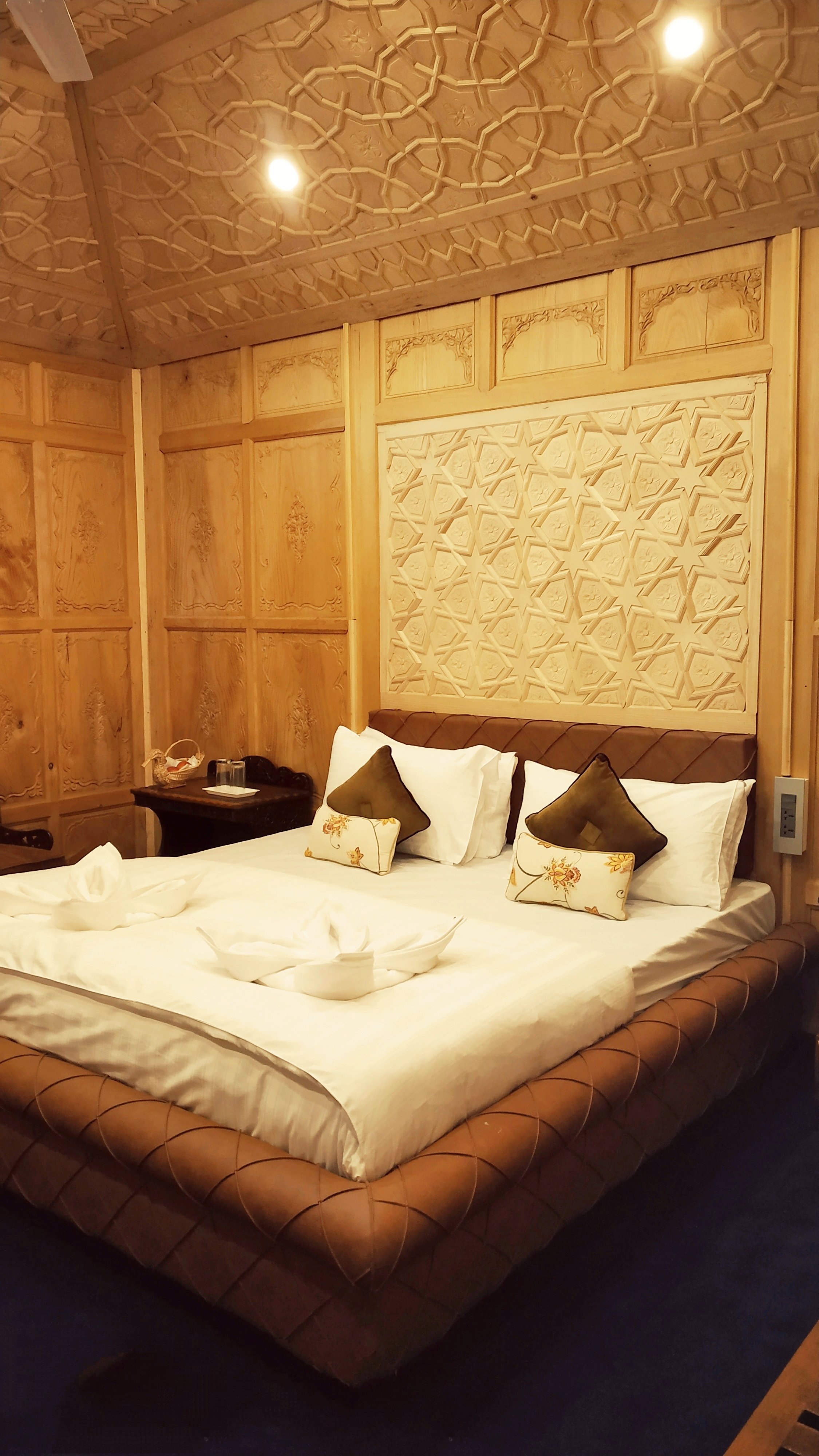 Prince of Kashmir Luxury Houseboat-portrait