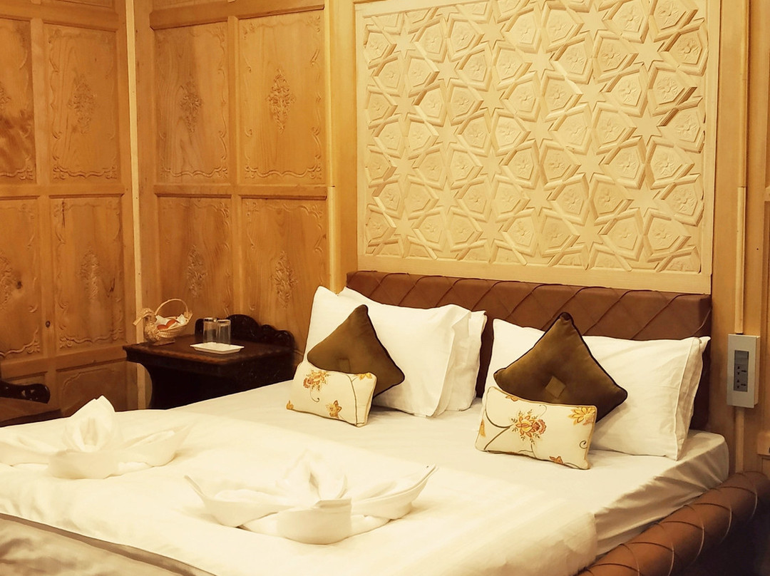 Prince of Kashmir Luxury Houseboat主图