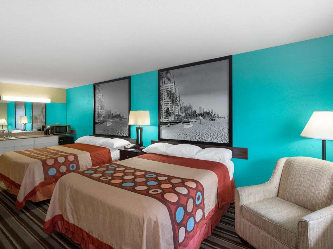 Super 8 by Wyndham Bradenton Sarasota Area主图