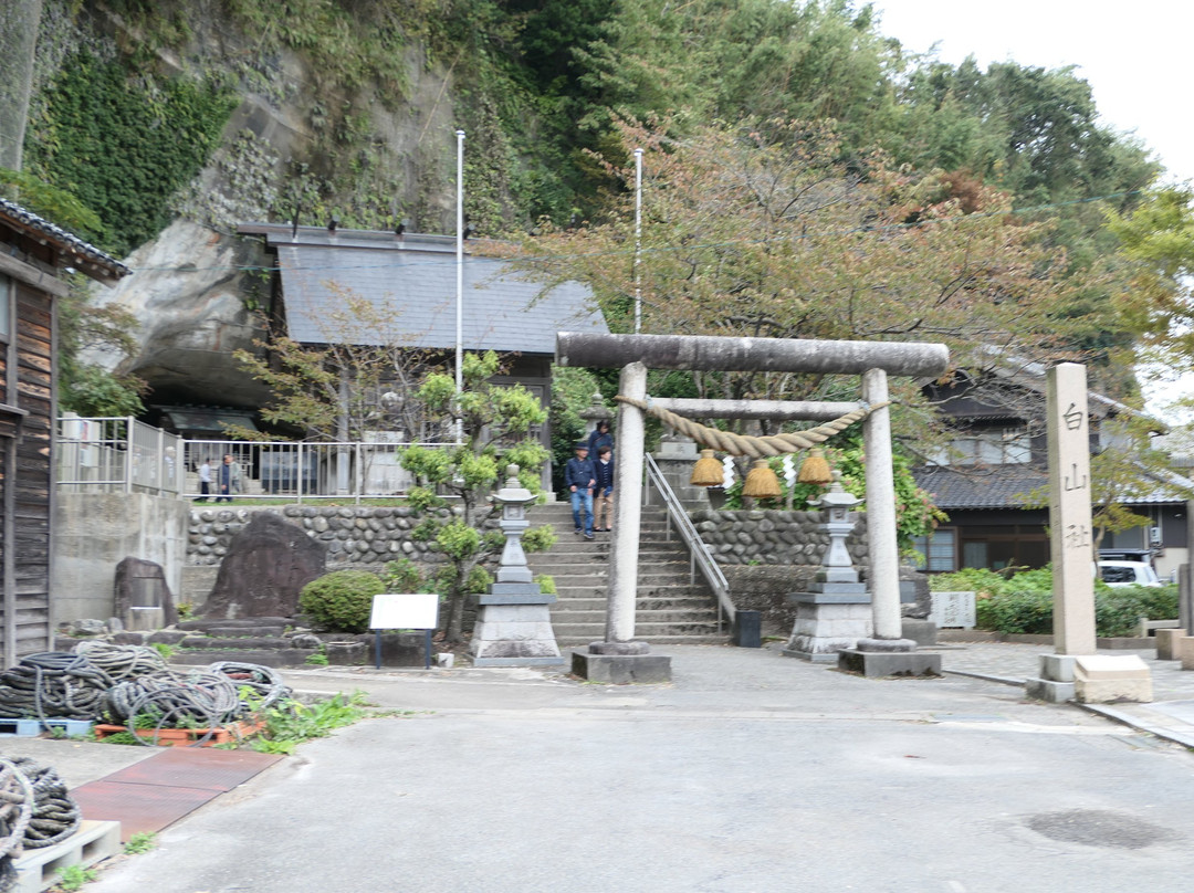 Ozakai Cave景点图片