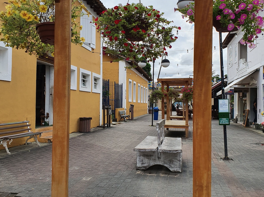 Rua do Meio-伊利亚贝拉必去景点