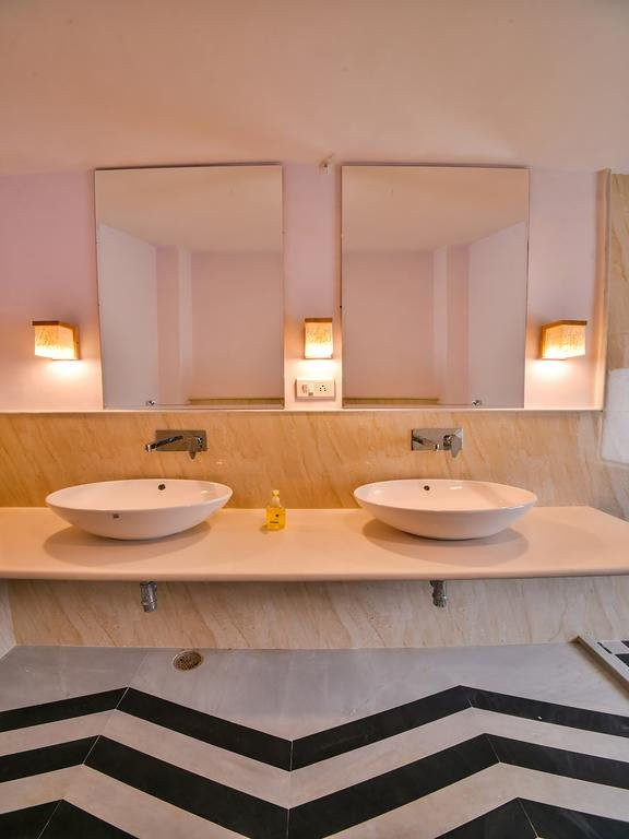 Mewar Palace Resort And Spa主图