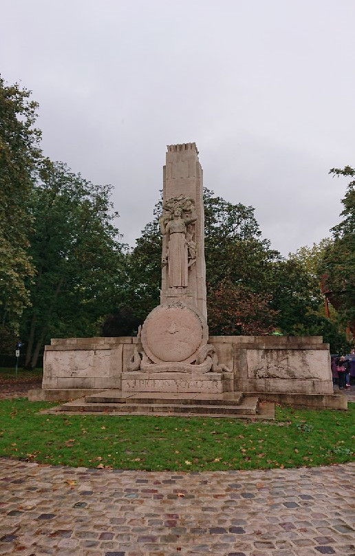 Monument aux pigeons voyageurs-里尔必去景点