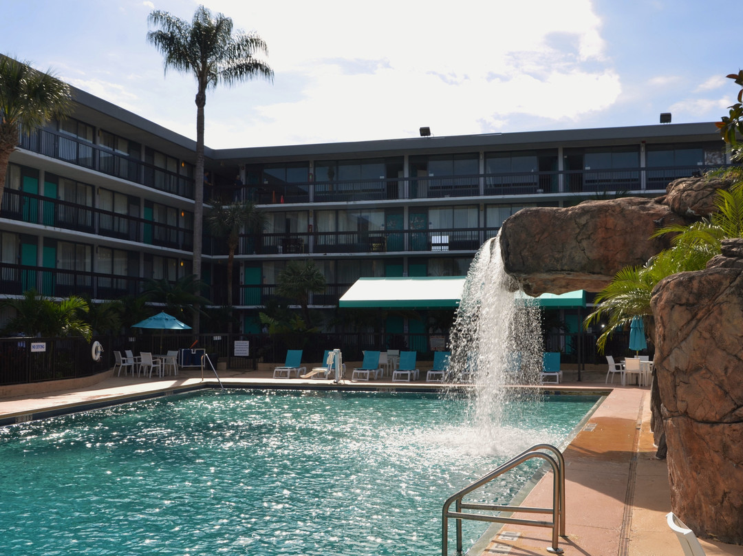 Opal Hotel And Suites主图