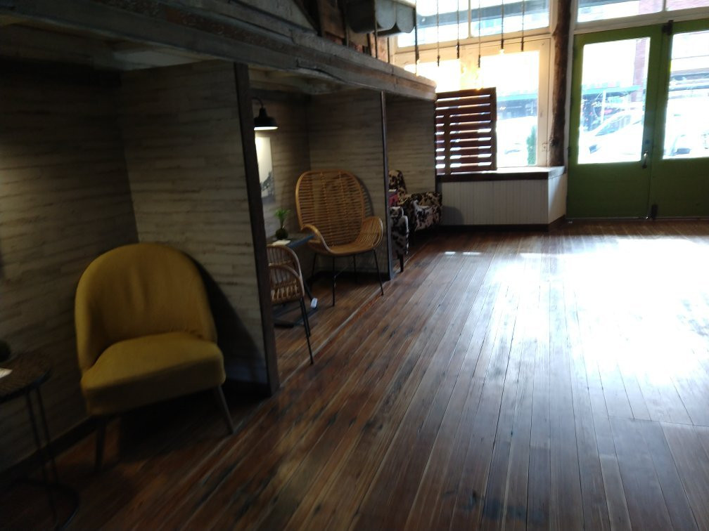 The Farmhouse Mercantile & Coffee Bar-Sylva必去景点