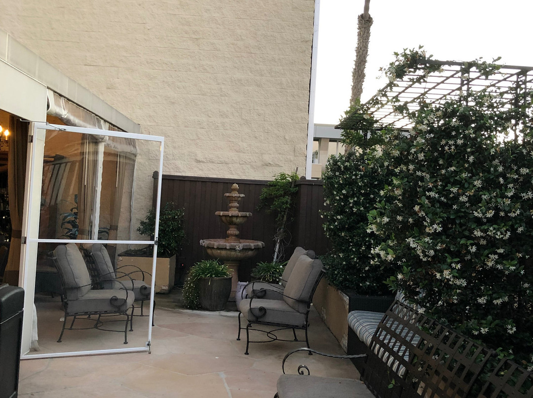 皇后大酒店主图