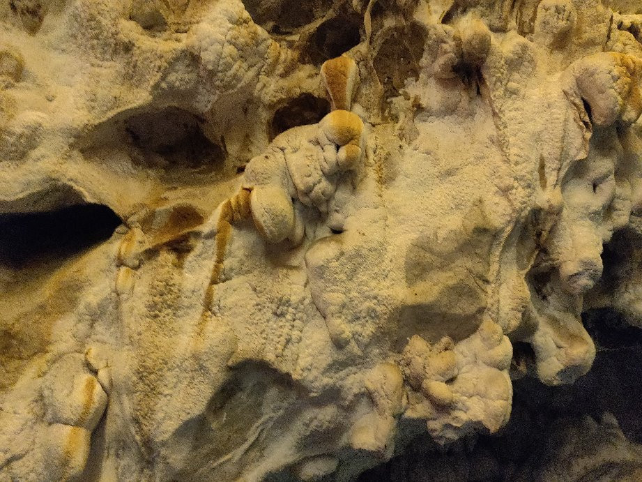 Vrelo Cave-Dolna Matka必去景点