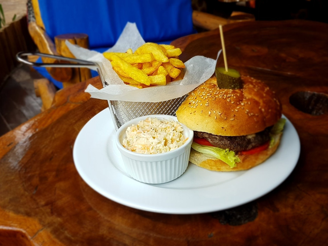 恩德培餐馆和美食-2friends Beach restaurant and bar operated by HINRIKS SMC LTD