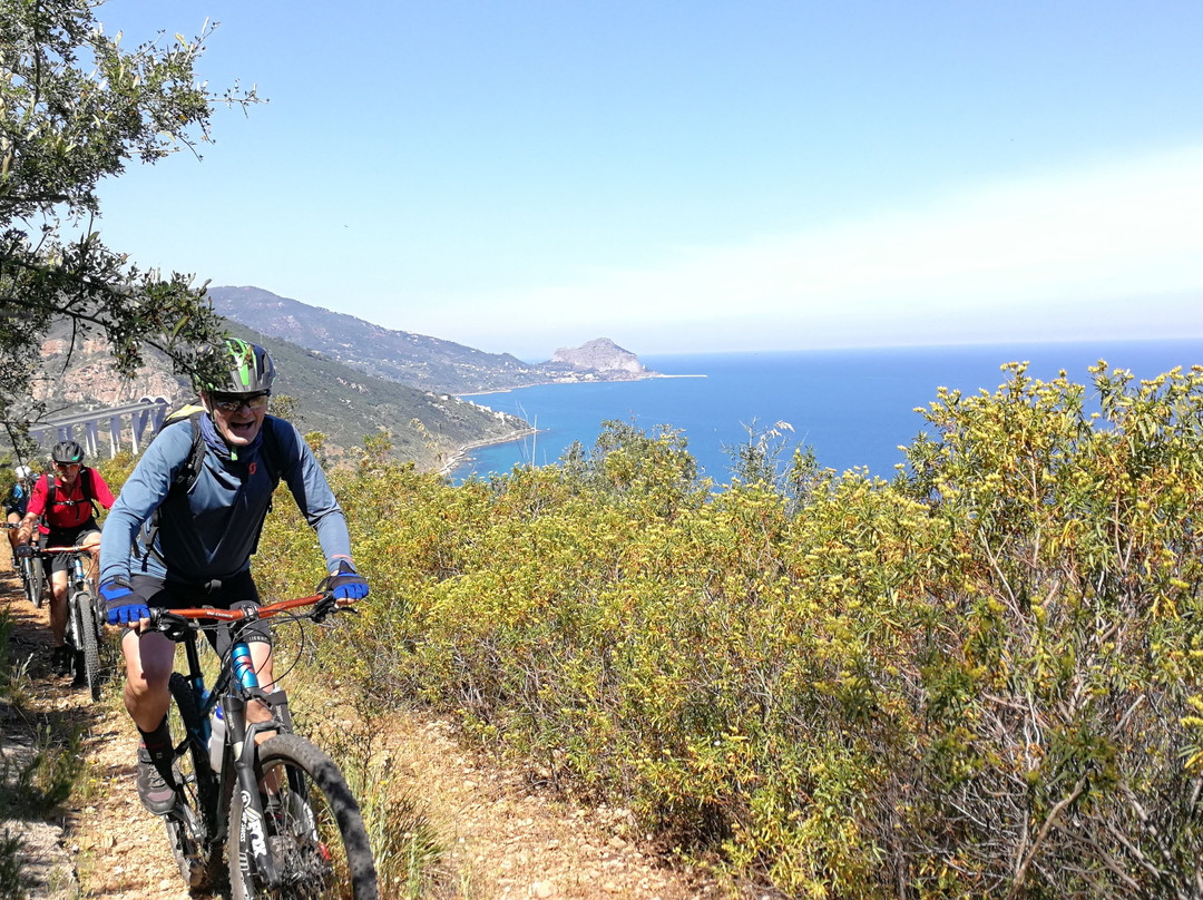 Bikestation Hotel Kalura-切法卢必去景点