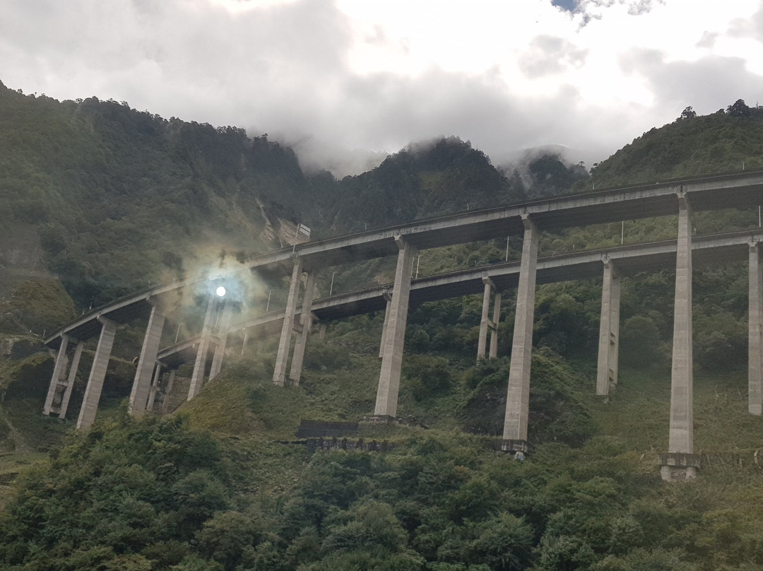 泸沽湖水墨禅境湖景度假酒店主图