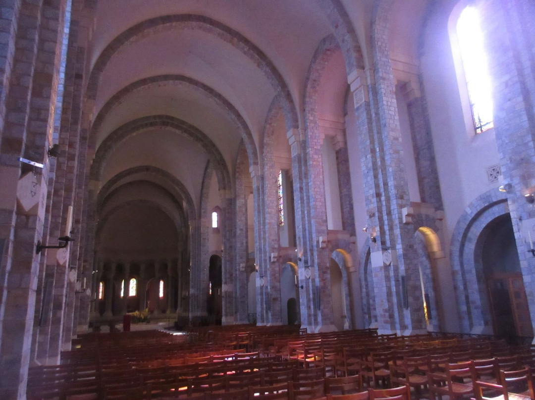 Abbaye Saint Benoît d'en Calcat-Dourgne必去景点