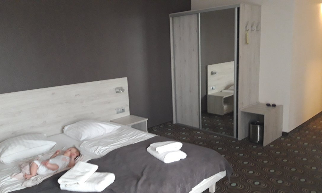 Marina Mielno with view on the lake主图