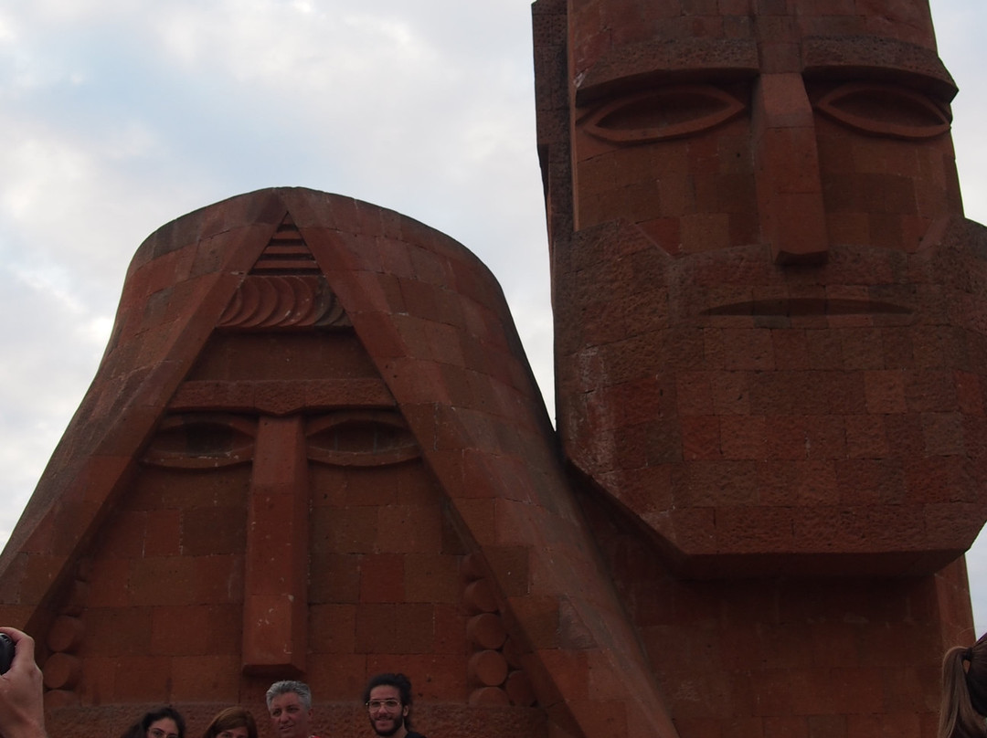 Sculpture "We are our mountains"-斯捷潘纳克特必去景点