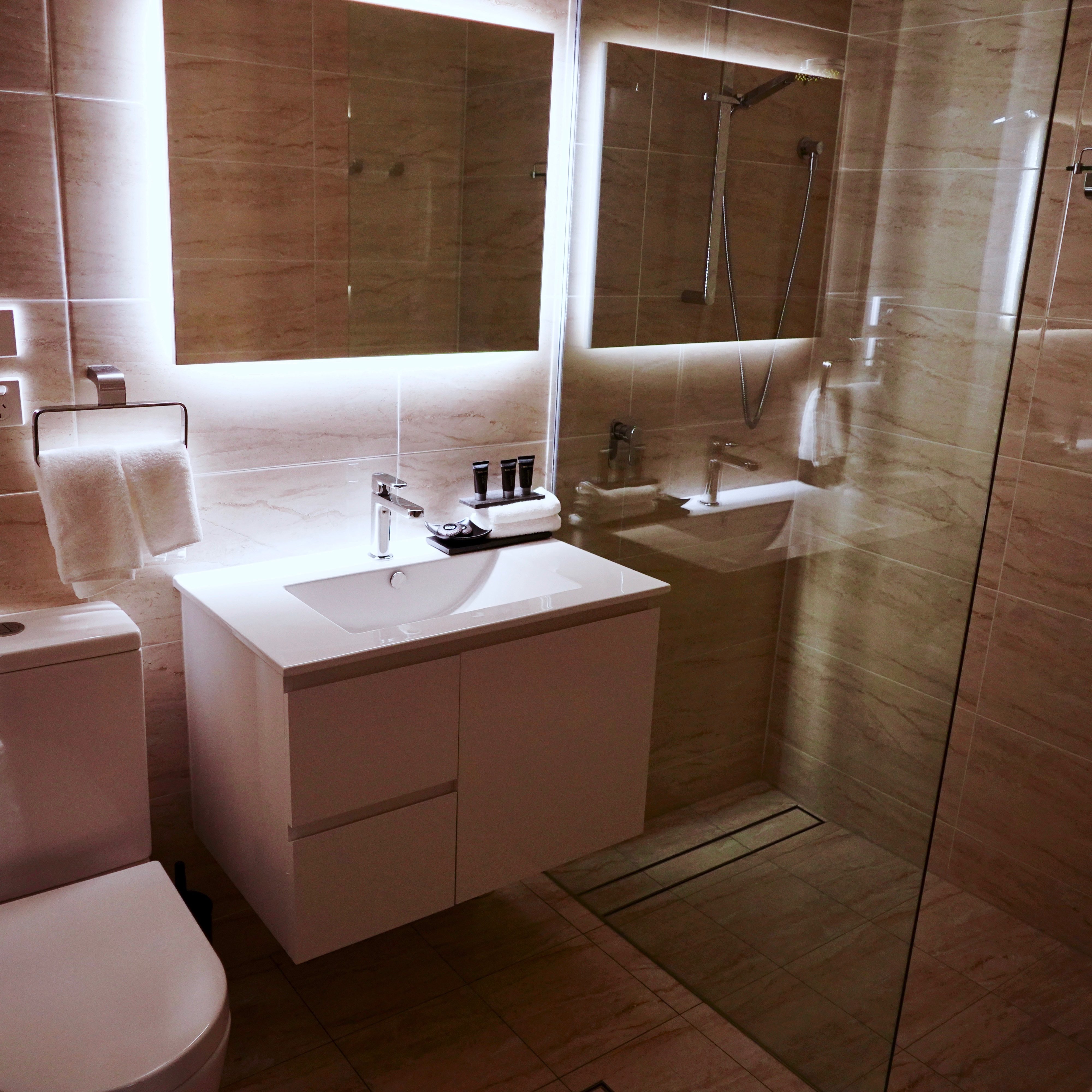 贝尔莫全套房酒店-浴室