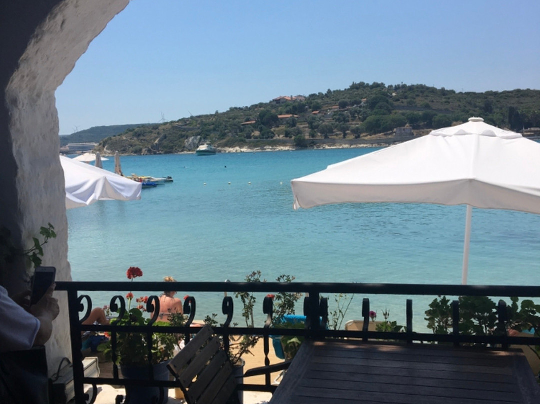 Paparazzi Beach Club-切什梅必去景点