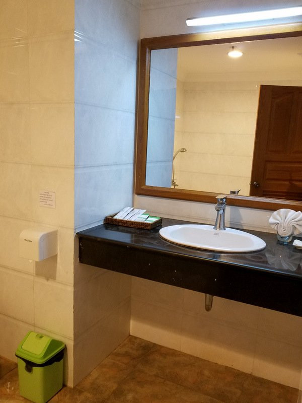 Jade Royal Hotel主图