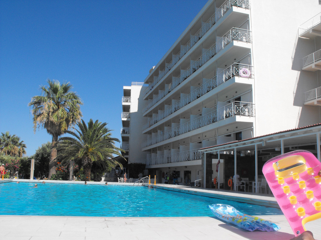 Calamos Beach Family Club Hotel主图