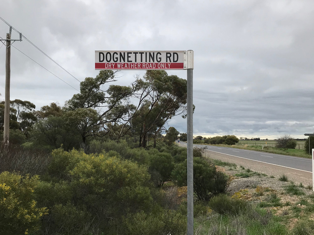 Dog Netting Fence Monument-Culgoa必去景点