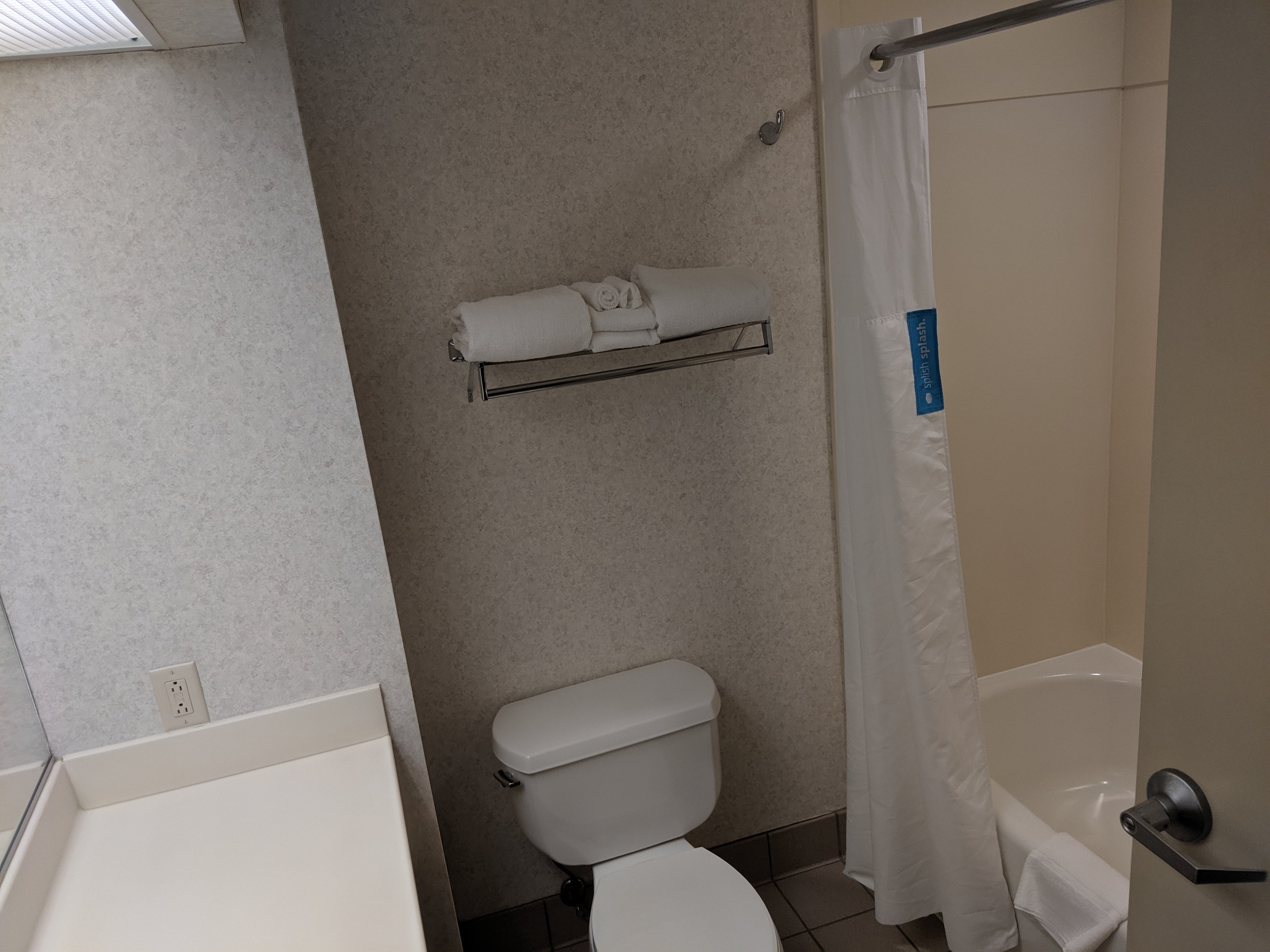 南水牛城/I-90希尔顿恒庭酒店-浴室