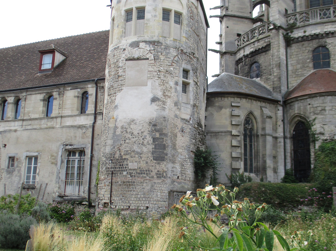 Musee d'Art et d'Archeologie-桑利斯必去景点