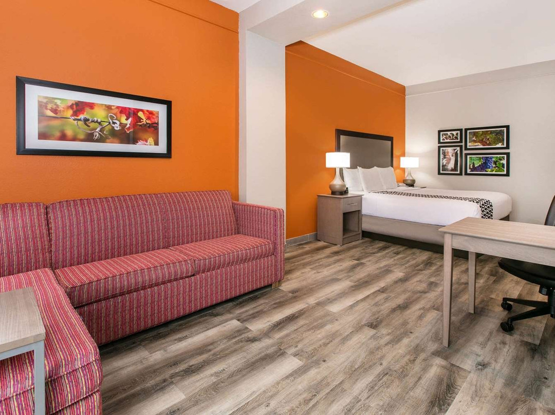 弗雷德里克斯堡拉昆塔温德姆套房酒店主图