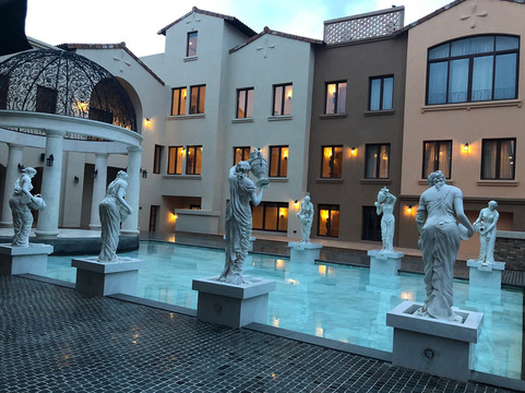 Town Square Suites by Toscana Valley主图