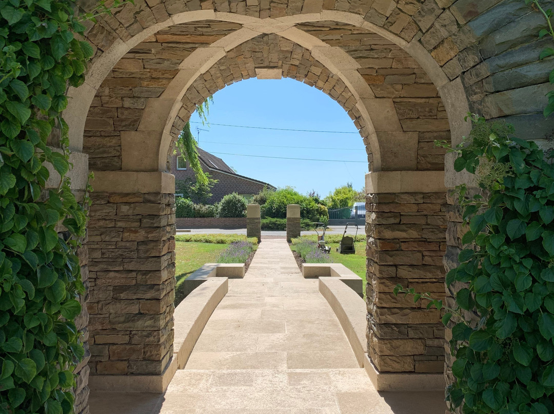 Le Trou Aid Post Cemetery景点图片