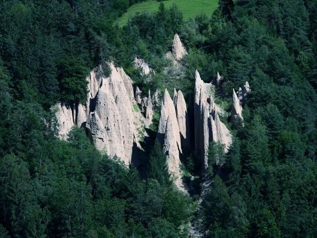 Pyramidenweg von Steinegg景点图片