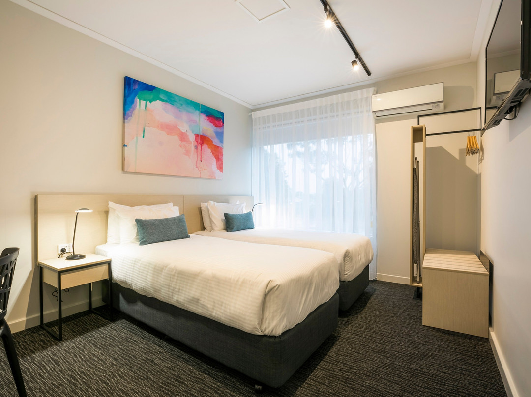 Nightcap at Playford Tavern主图