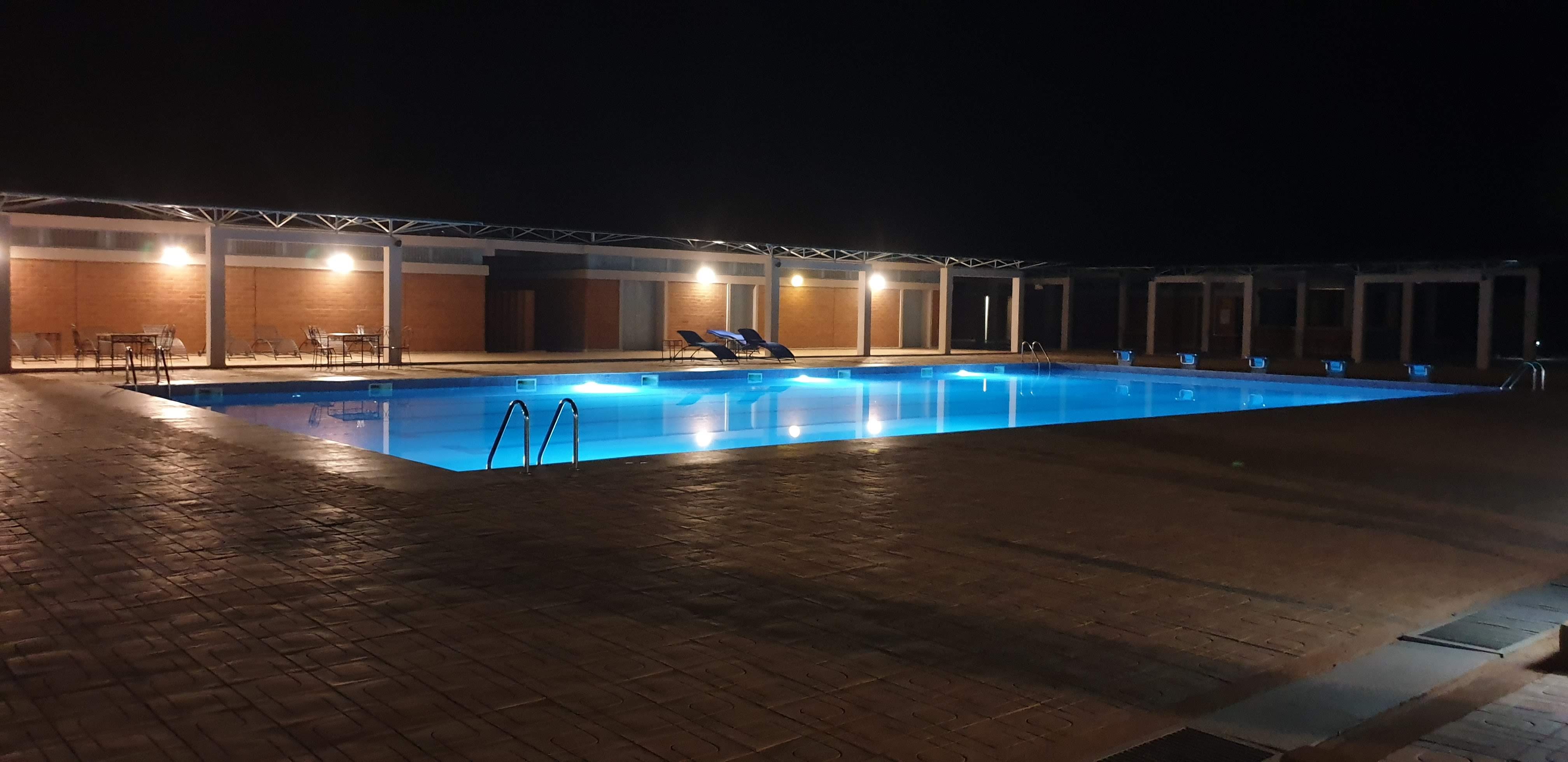 Dunia Hotel Loumbila-泳池