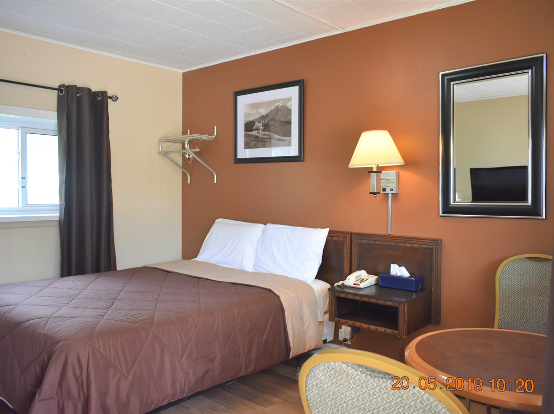 Hillside Inn Pembroke主图